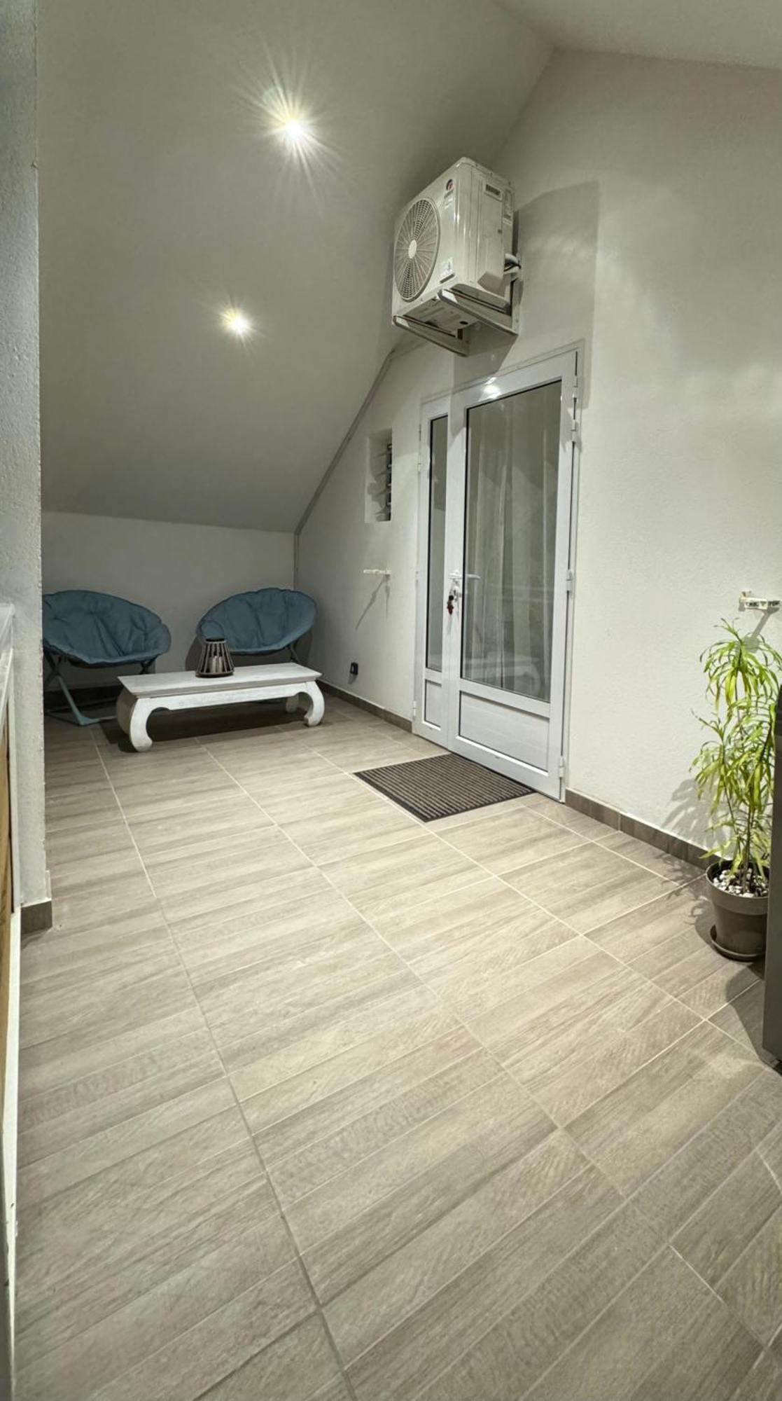 Grand Studio Charmant, Tout Equipe… Сен-Дени Экстерьер фото